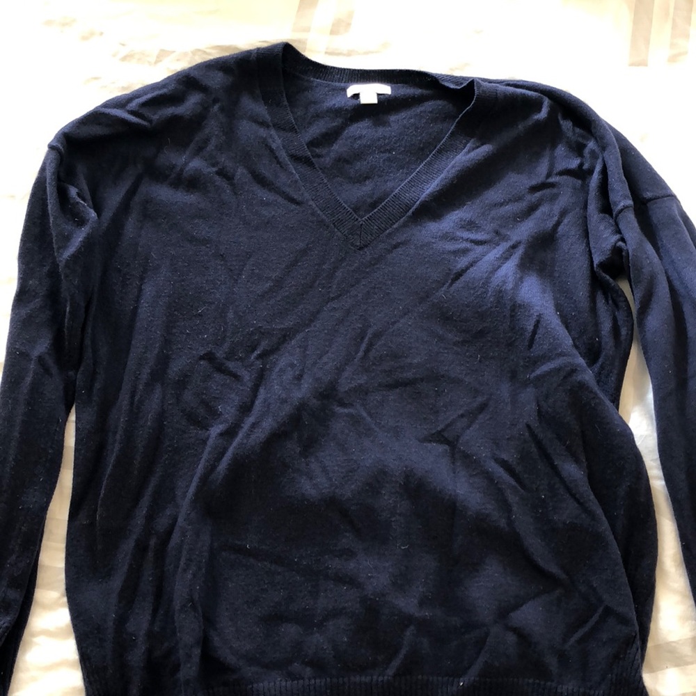 Gap navy sweater